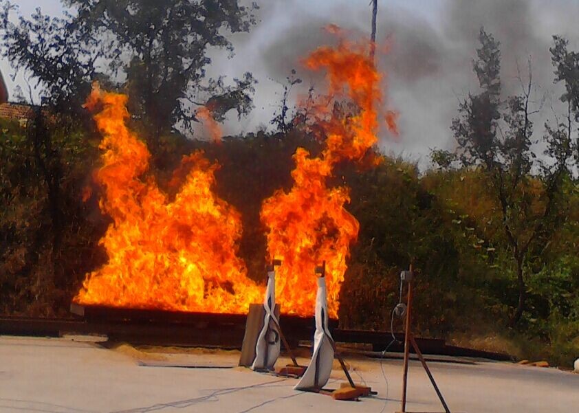 某研究所油池火，流淌火輻射熱流測量